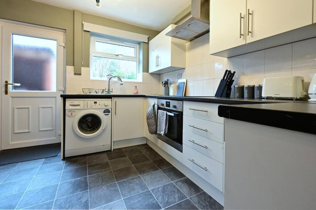 Reduced Rates For Weekly, Monthly And Longer Stays Durham Bagian luar foto